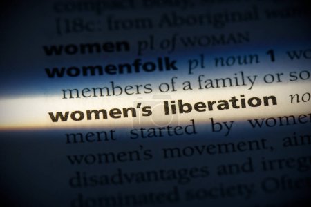 Foto de Palabra de liberación de la mujer, resaltada en el diccionario, vista de cerca - Imagen libre de derechos