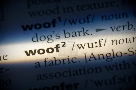 Foto de Woof word, resaltado en el diccionario, vista de cerca - Imagen libre de derechos