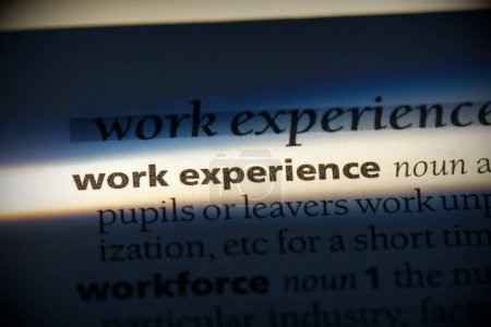 Foto de Palabra de experiencia de trabajo, resaltado en el diccionario, vista de cerca - Imagen libre de derechos
