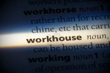 Téléchargez les photos : Workhouse word, surligné dans le dictionnaire, vue rapprochée - en image libre de droit