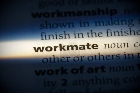 Foto de Palabra de compañero de trabajo, resaltado en el diccionario, vista de cerca - Imagen libre de derechos