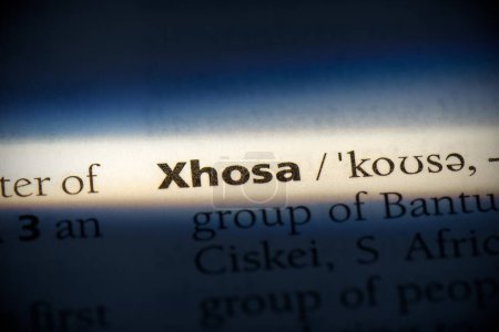 Téléchargez les photos : Xhosa mot, surligné dans le dictionnaire, vue rapprochée - en image libre de droit