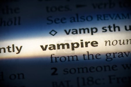 Foto de Palabra vampiro, resaltado en el diccionario, vista de cerca - Imagen libre de derechos