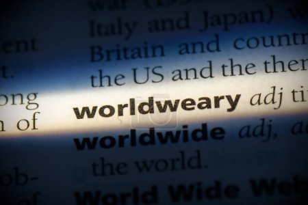 Téléchargez les photos : Worldweary word, surligné dans le dictionnaire, vue de près - en image libre de droit