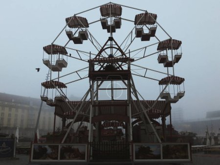Téléchargez les photos : Dresde Big Wheel, lieu de voyage sur fond - en image libre de droit