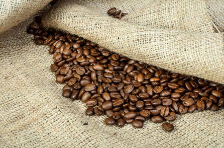 Téléchargez les photos : Grains de café torréfiés bruns - en image libre de droit
