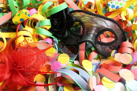 Téléchargez les photos : Décorations de carnaval coloréesarticles de décoration de carnaval coloré - en image libre de droit