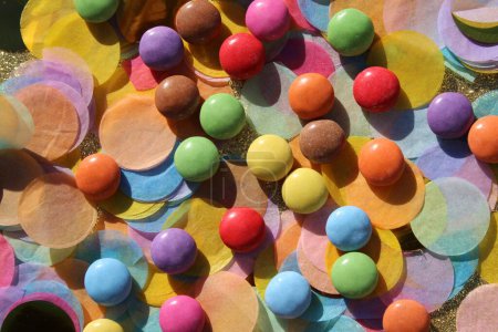 Téléchargez les photos : Confettis et bonbons, gros plan - en image libre de droit