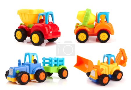 Foto de Camión de juguete colorido con juguetes sobre fondo blanco. aislado - Imagen libre de derechos