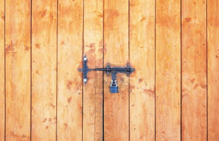 Foto de Puerta de madera con cerradura, de cerca - Imagen libre de derechos