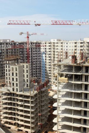 Téléchargez les photos : Chantier de construction dans la ville moderne - en image libre de droit