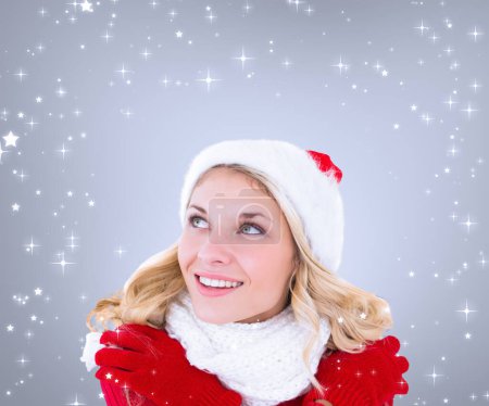 Téléchargez les photos : Image composite de blonde joyeuse et festive - en image libre de droit