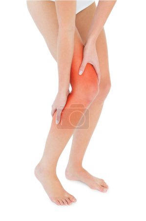 Foto de Primer plano sección baja de una mujer en forma con dolor en las piernas - Imagen libre de derechos