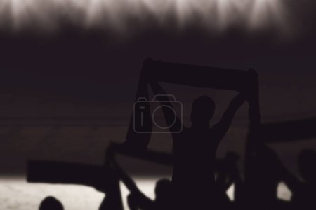 Téléchargez les photos : Image composite de silhouettes de supporters de football - en image libre de droit