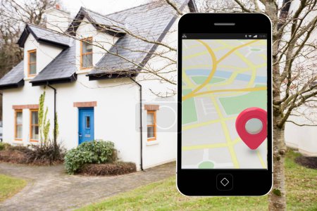 Téléchargez les photos : Application Maps sur un écran de smartphone - en image libre de droit
