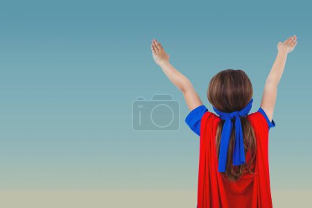 Téléchargez les photos : Fille habillée en super héros - en image libre de droit