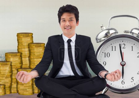 Téléchargez les photos : Homme d'affaires avec horloges et argent. Concept de gestion du temps - en image libre de droit