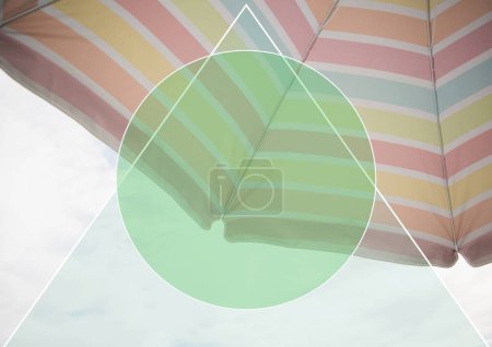 Téléchargez les photos : Parasol pour l'été, image colorée - en image libre de droit