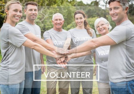 Téléchargez les photos : Composite numérique de bénévoles tenant la main - en image libre de droit