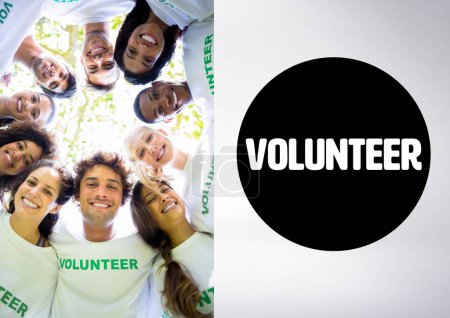 Foto de Compuesto digital de voluntarios que reúnen cabezas - Imagen libre de derechos