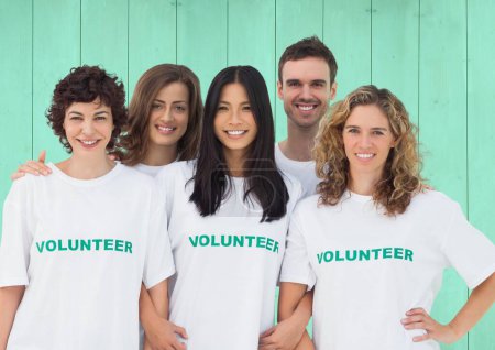 Foto de Compuesto digital de voluntarios sonrientes - Imagen libre de derechos
