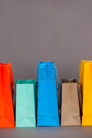 Téléchargez les photos : Coloré sacs à provisions vue - en image libre de droit