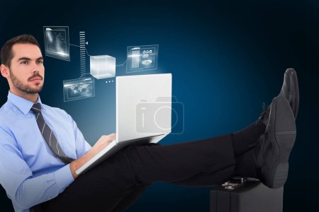 Téléchargez les photos : Image composite de l'homme d'affaires assis sur le sol avec les pieds sur la valise 3d - en image libre de droit