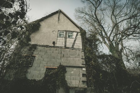 Foto de Lugares perdidos en Alemania. Casa abandonada - Imagen libre de derechos