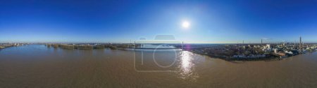 Téléchargez les photos : Rheinbruecke der A40 à Duisburg Neuenkamp bei Hochwasser 360 Grad Panorama - en image libre de droit