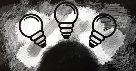 Téléchargez les photos : Ampoules sur tableau noir - en image libre de droit