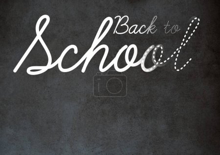 Téléchargez les photos : Texte de retour à l'école sur tableau noir - en image libre de droit