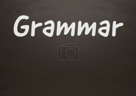 Téléchargez les photos : Texte de grammaire sur tableau noir - en image libre de droit