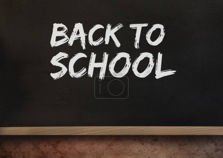 Téléchargez les photos : Texte de retour à l'école sur tableau noir - en image libre de droit