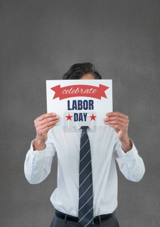 Foto de Empresario con una tarjeta del Día del Trabajo - Imagen libre de derechos