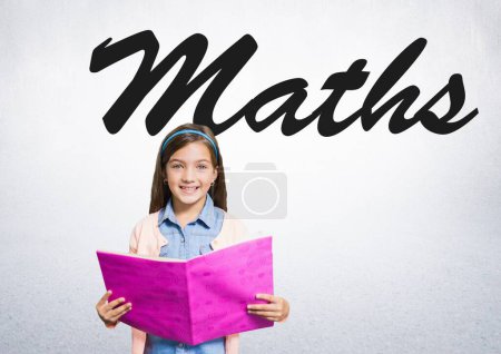 Téléchargez les photos : Fille tenant livre d'école devant le texte Mathématiques - en image libre de droit