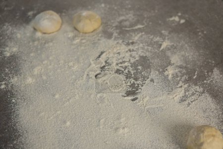 Téléchargez les photos : Boulettes de pâte et farine - en image libre de droit
