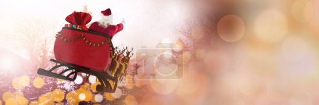 Téléchargez les photos : Transition des lumières scintillantes du traîneau du Père Noël et des rennes - en image libre de droit