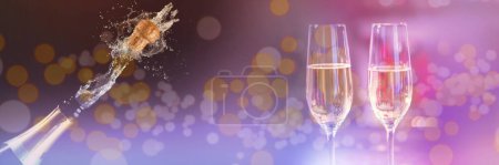 Téléchargez les photos : Image composite de deux verres de champagne - en image libre de droit