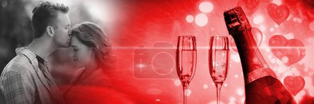 Téléchargez les photos : Couple avec transition amoureuse de la Saint-Valentin et verres à champagne - en image libre de droit