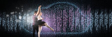 Foto de Glamorosa pareja bailando con interfaz de tecnología digital y brillante luz brillante - Imagen libre de derechos