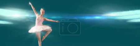 Téléchargez les photos : Danseurs de ballet d'une beauté étincelante et d'une lumière éclatante - en image libre de droit