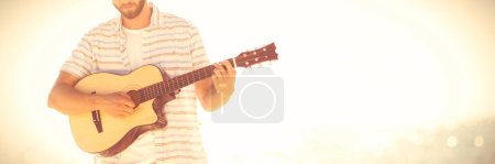 Téléchargez les photos : Musicien jouant de la guitare gros plan - en image libre de droit