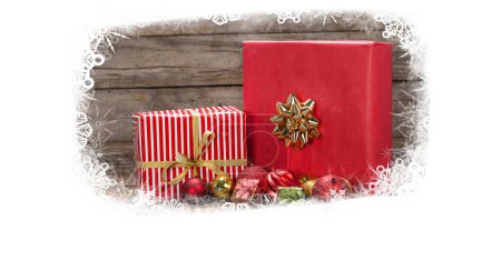 Téléchargez les photos : Bordure de flocon de neige de Noël avec cadeaux - en image libre de droit