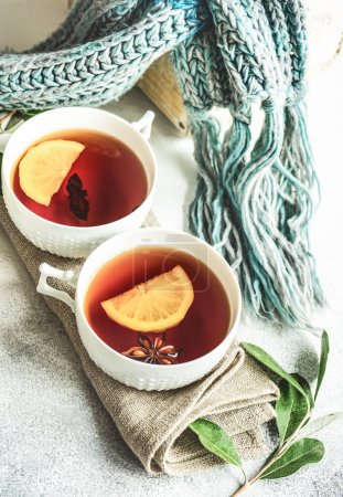 Foto de Primer plano vista de té caliente saludable y sabroso, concepto de hora del té - Imagen libre de derechos