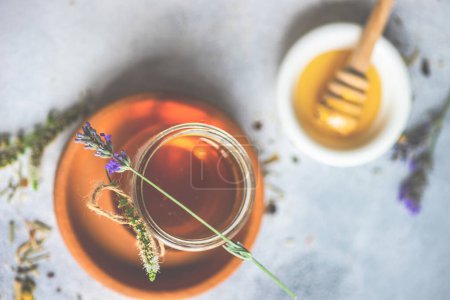 Téléchargez les photos : Concept de miel floral sur fond - en image libre de droit