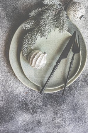 Téléchargez les photos : Vue rapprochée du décor de table de Noël - en image libre de droit