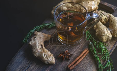 Foto de Close-up shot of fresh organic ginger tea on tabletop for background - Imagen libre de derechos