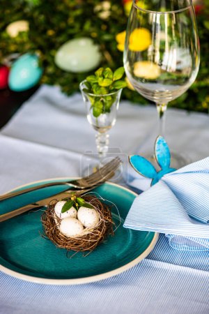 Téléchargez les photos : Beau décor de table de Pâques, vue rapprochée - en image libre de droit