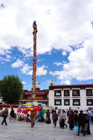 Téléchargez les photos : Vue panoramique de Lhassa, Tibet Chine" - en image libre de droit