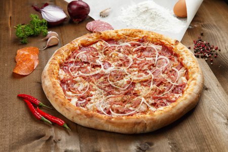 Foto de Close-up shot of delicious italian pizza - Imagen libre de derechos